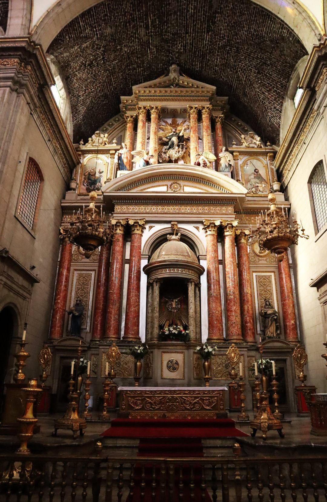 Altar principal de la Iglesia de Santo Domingo hecho por Manuel Tolsá