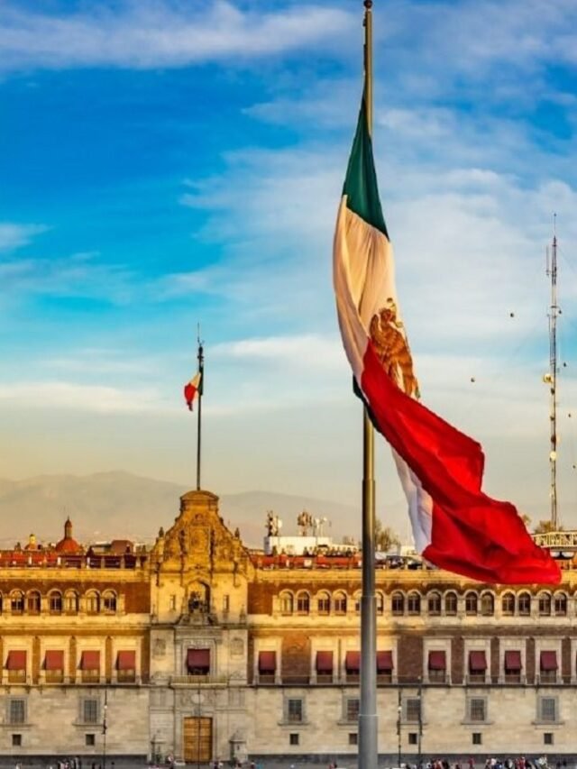 Bandera de México ondeando